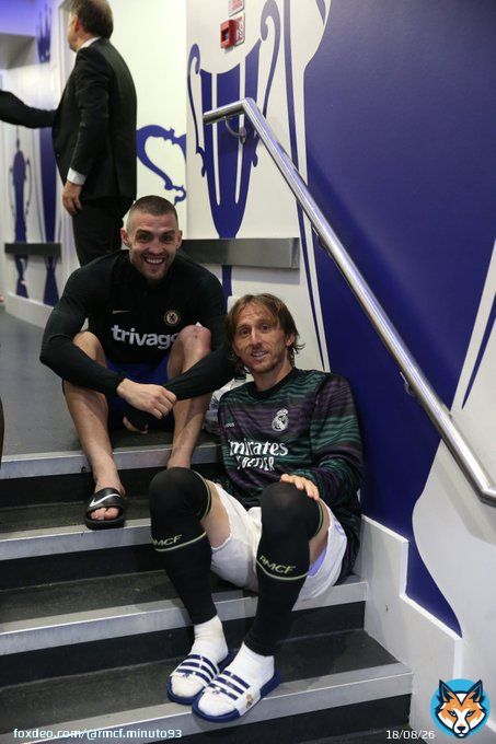モドリッチ &times; コバチッチ  マドリー vs チェルシーの試合後にツーショット  #UCL