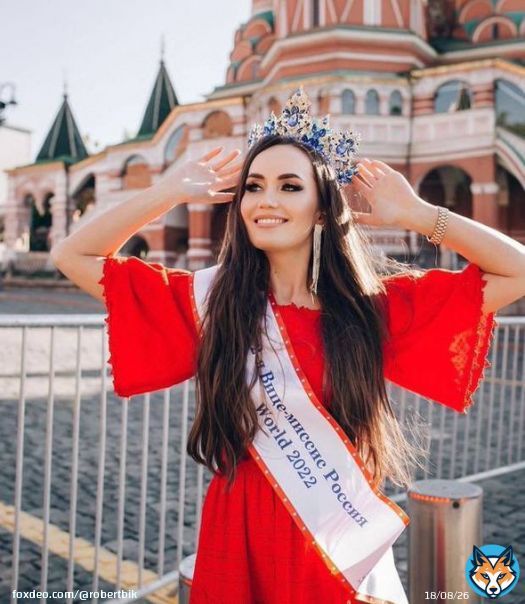 Тем временем 34-летняя россиянка из Удмуртии Елена Максимова стала &laquo;Миссис Вселенная-2022&raquo;. Так-то!