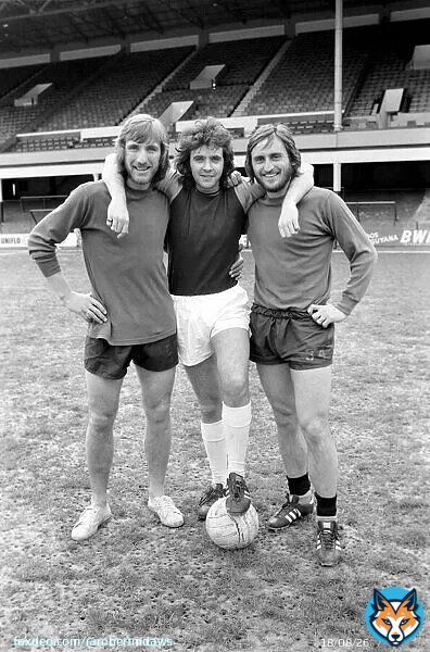 Singer #DavidEssex with Hammers #BillyBonds and #FrankLampard April 1975 #WHU @WestHam