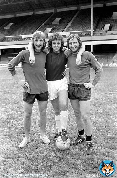 Singer #DavidEssex with Hammers #BillyBonds and #FrankLampard April 1975 #WHU @WestHam
