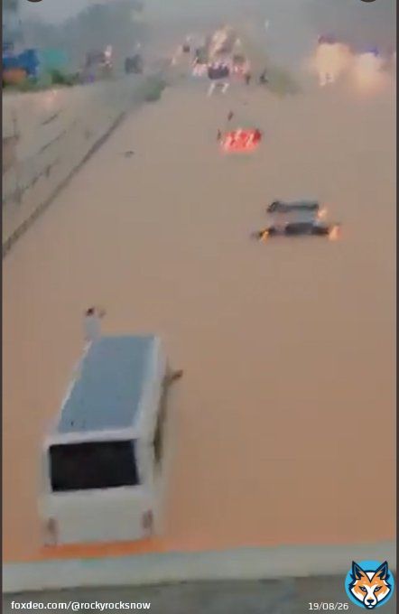 IT Engineers in Bangalore pay highest tax every month and this is how our govt builds luxurious roads and infrastructure with the tax we pay. BJP used our tax money to build roads in Gujarat and UP letting people in Bangalore suffer through flood andbroken roads. #bangalorerains