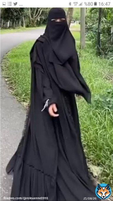 British royalty looks so pathetic My advice to the Duchess is to wear hijab on her next visit so she looks cuter to Arabs