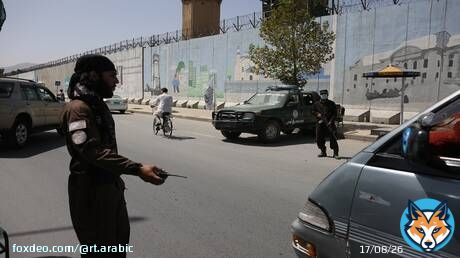 مصرع 18 شخصا وإصابة 29 إثر انقلاب مركبة لاجئين شرق أفغانستان (فيديو)