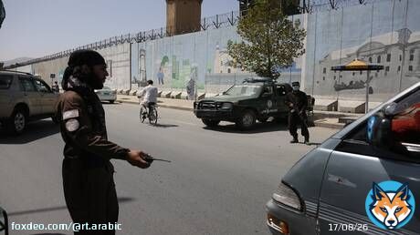 مصرع 18 شخصا وإصابة 29 إثر انقلاب مركبة لاجئين شرق أفغانستان (فيديو)