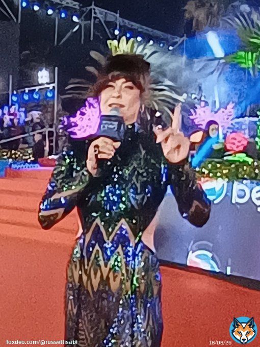 Tonkita #nochecero  un vestido cerrado por todos lados , para no usar las joyas robadas que compra junto a su esposo , incre&iacute;ble en &eacute;ste pa&iacute;s puedes ser ladr&oacute;n y trabajar en la TV @TonkaTP Ladrona !! @canal13