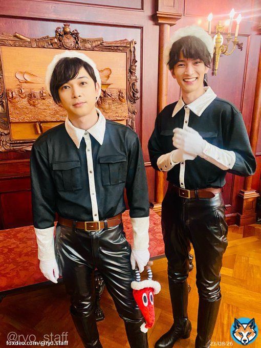 Merry Christmas良い子の皆様、サンタさんからのプレゼントは届きましたか？夜更かしした吉沢には、きっとブラックサンタがら来たことでしょう&hellip;。年に一度？の無礼講をお許し頂きつつ、クリスマスの本日は、是非劇場で #ブラックナイトパレード をお楽しみください 鉄平こと渡邊圭祐さんと