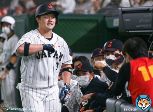デスターシャを嬉しそうに見つめるパの投手たち、可愛すぎる  22.11.05 / 東京ドーム #牧秀悟 #與座海人 #佐々木朗希 #宮城大弥 #侍ジャパン