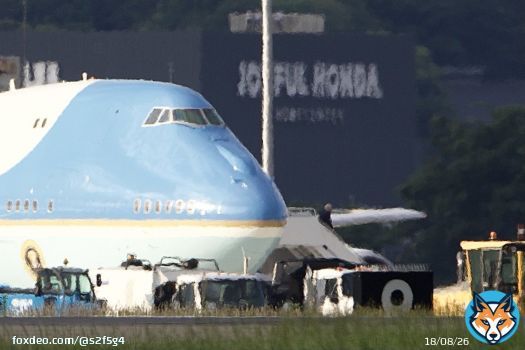バイデン大統領らしき姿をJOYFUL HONDAバックで\u2708\ufe0e #横田基地