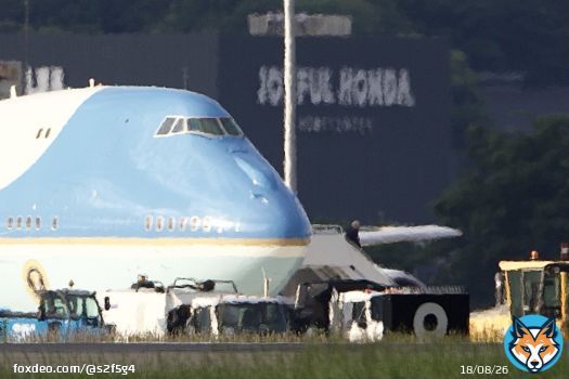 バイデン大統領らしき姿をJOYFUL HONDAバックで\u2708\ufe0e #横田基地
