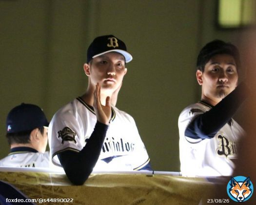 2022/11/5 御堂筋パレード 貴重な田嶋選手のお手振りいただきました #御堂筋パレード #orix_buffaloes  #田嶋大樹 #竹安大知 #オリックス優勝パレード #オリックスパレード #オリックス・バファローズ