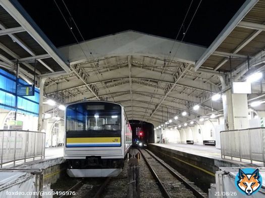 12/17 始業点検～503デ　205系1100番台ナハT17編成  新型車両「E131系1000番台」のデビューまであと1週間。鶴見線で約20年間にわたり活躍してきた205系1100番台の置き換えが始まります。 鶴見駅(3)に夜間停泊する車両の始業点検、初めて撮影しました。  鶴見駅にて