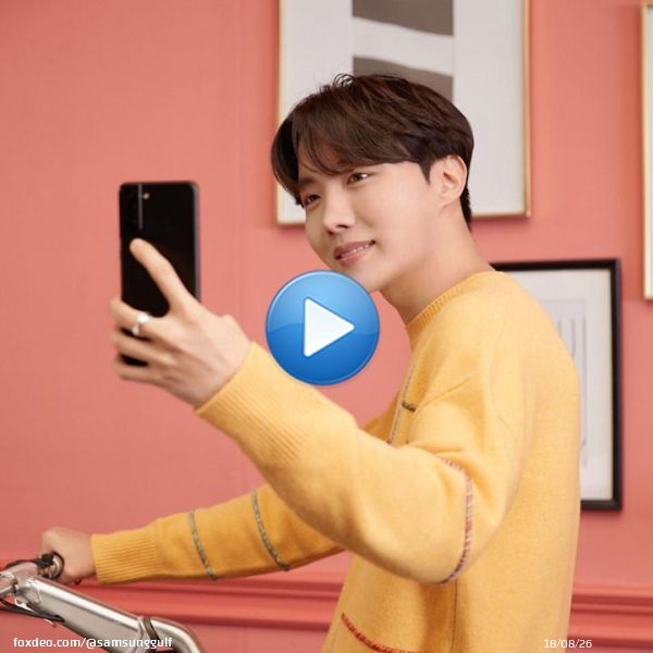 Here comes #jhope glowing in all his remastered glory! #SharetheEpic #SamsungUnpacked #GalaxyxBTS  @BTS_twt