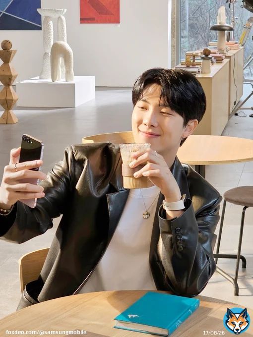 For #RM of @BTS_twt, every moment is a great moment to wear his brightest smile and take the best selfies on the #GalaxyZFlip5.  this tweet for a surprise! #JoinTheFlipSide #GalaxyxRM