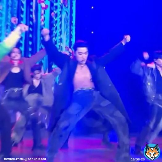THE WAY SAN DID THIS MOVE????? HAVE MERCY