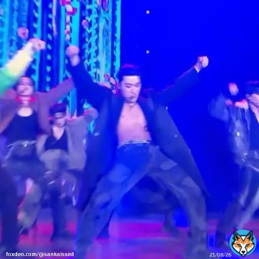 THE WAY SAN DID THIS MOVE????? HAVE MERCY