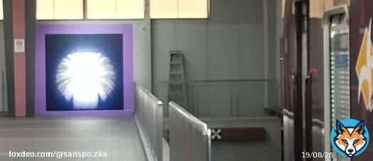 阪急宝塚駅、宝塚線ホームの端にトップスターの羽根が！ 新しいフォトスポットが誕生しました。観劇前、観劇後に是非お立ち寄りを。 #阪急電車 #宝塚歌劇
