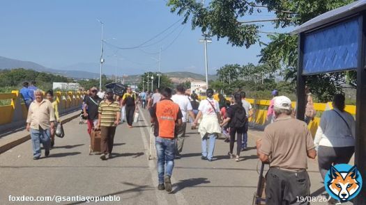 #VenezuelaEsNavidad Miles de ciudadanos acuden este viernes, 23 de diciembre, a la frontera colombo-venezolana con el prop&oacute;sito de cumplir con sus diligencias.  @Santiagopueblo  @rolanr220 @MaianaNoguera