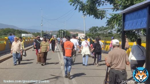 #VenezuelaEsNavidad Miles de ciudadanos acuden este viernes, 23 de diciembre, a la frontera colombo-venezolana con el prop&oacute;sito de cumplir con sus diligencias.  @Santiagopueblo  @rolanr220 @MaianaNoguera