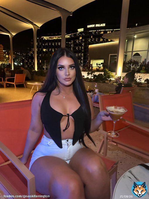 Nothing better than a bratty brunette   Findom cashslave cashcow paypig