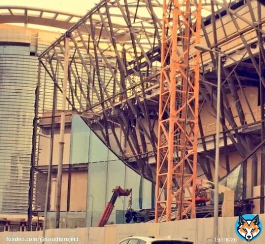 جانب من أعمال تطوير وتوسعة مشروع #الفيصلية_ديستركت بالرياض، وتظهر بالصورة أعمال تكسية واجهات المجمع التجاري