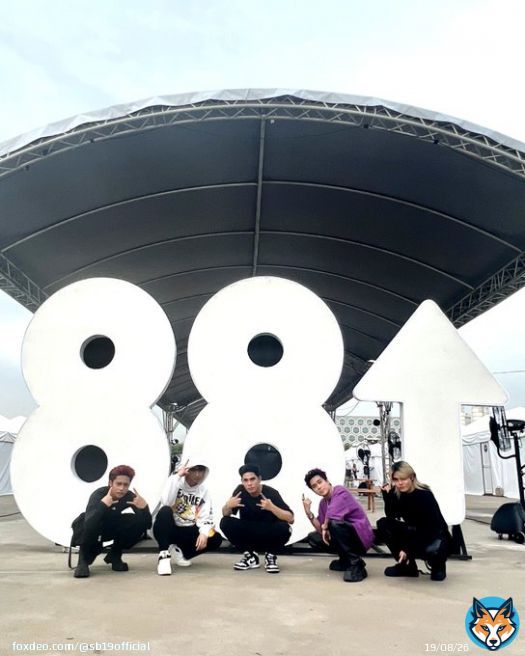 We got our head in the clouds @hitcmanila @88rising!   Missed us? We're heading on to our first show back here. See you all later at SM Festival Grounds!    #SB19 #SB19xHITC #HeadInTheClouds #HITCManila