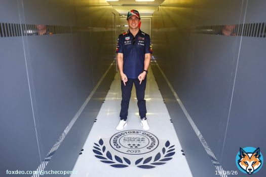 &iexcl;Feliz de estar en mi Pa&iacute;s!  &iexcl;Qu&eacute; orgullo ser parte de este equipo! @redbullracing   Happy to be in my country! Very proud to be part of this team! #MexicoGP