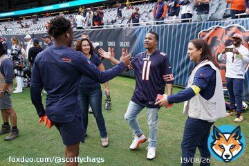 Fan of the @ChicagoBears for 22 years and counting, @MojoBrookZz, meets @Darnell_M1 before today's game. #DaBears