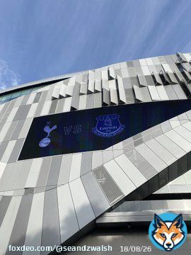 Tottenham Hotspur vs Everton in the glorious autumnal sunshine.  Spurs flawless at home so far this season but Frank Lampard has made the Toffees much tougher since their 5-0 smashing here last season.  @90min_Football