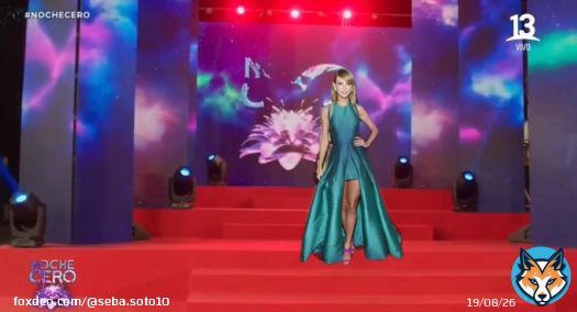 Taylor swift acaba de llegar a la gala con un vestido inspirado en el mar.             @tswiftcl #TaylorSwif #VINA2023 #NocheCero