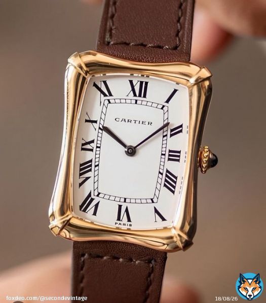 Cartier Bambou Coussin, une montre en or 18 carats aux formes g&eacute;n&eacute;reuses produite dans les ann&eacute;es 70