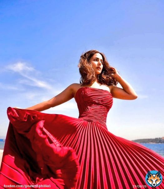 ~~Ravishingly hot in red    &bull; #HinaKhan      #cannes2020 &bull;