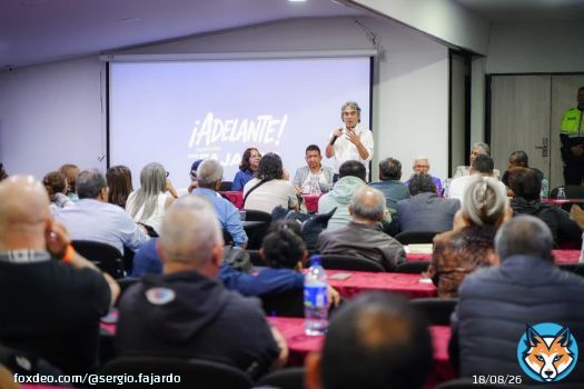 Más de 150 líderes sindicales de 12 departamentos de Colombia se unen a la Nueva Mayoría. Representantes de la CGT, CTC, SINTRAINAGRO, ANTHOC, ADIDA, ADE y directivos de la CUT alzan la voz en defensa de los y las maestras, los trabajadores de la salud y el campo colombiano.Show more