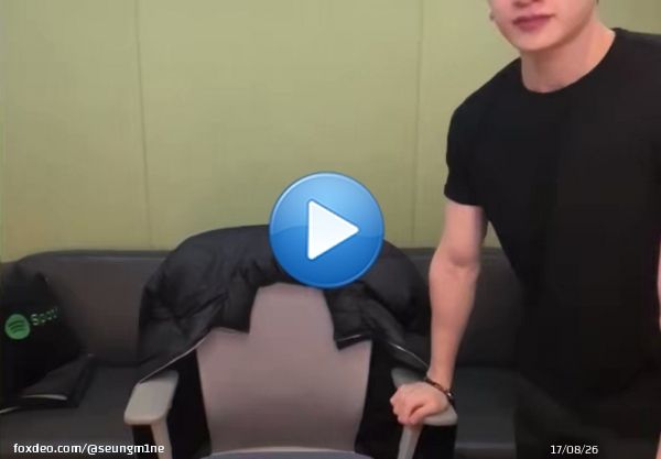 chan was contemplating how to get into the screen cuz he said his hair is a mess 0:0811K views