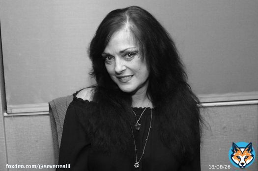 Умерла актриса Лиза Лоринг, исполнившая роль Уэнсдэй Аддамс. Об этом сообщает Deadline.  Лоринг попала в больницу после инсульта, ее семья приняла решение отключить ее от систем жизнеобеспечениясспустя три дня после госпитализации. Ей было 64 года.