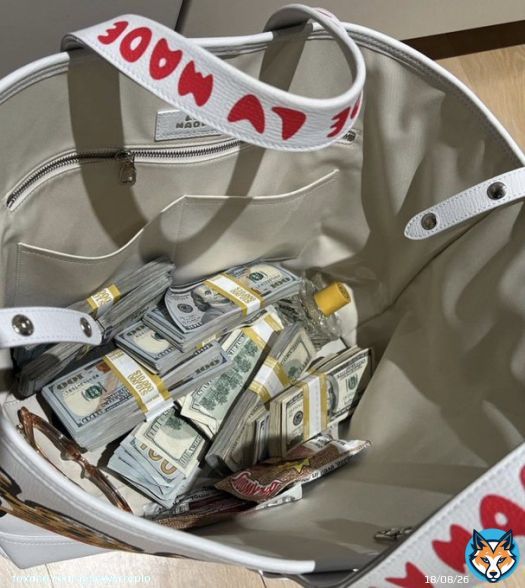 one day soon , ima look down in my purse and this will be my POV manifesting