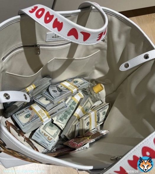 one day soon , ima look down in my purse and this will be my POV manifesting