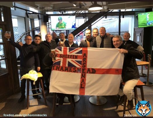 They got the flag in!!!  Was a pleasure to do this for such a lovely gent&hellip;hoping Mick had the most special day with this lovely bunch!!  #thamesmead #arsenal #SE28 #ARSBUR #coyg #uta @Arsenal @Gareth02687801