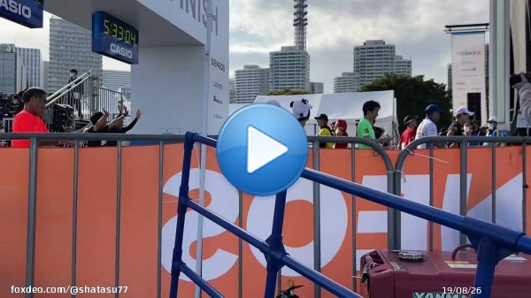 現地より #ぺろ愛男爵 がゴールしました！！ #横浜マラソン #レイクレ