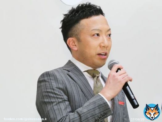ここに日本人の &rdquo;幼児性&rdquo; を見る。 つまり日本人は「作品」と「演者」を独立したものと認識できない、親離れできない子供なのだ。 作品は演者の属性として繋がっており、演者が逮捕されれば作品も断罪せずにはいられない。 これは日本人の「いじめ」や「差別」にも通底する。