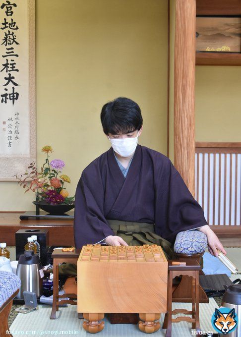 #ShogiLive 牛蒡＠福津＞第35期竜王戦七番勝負第５局、２日目午前は藤井聡太竜王のペースで進んでいたと思われますが、ここ数手で広瀬章人八段が盛り返し、流れが変わりました。残り時間は両者とも約１時間。終盤の競り合いで勝負が決まりそうです。