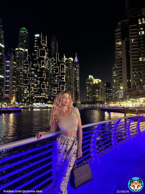 I just love city lights.   What about you &ndash; do you prefer daytime or nighttime?    #Dubai