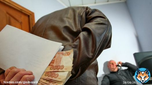 Десять лет колонии получил бывший начальник полиции Омска Евгений Быков. По версии следствия, он получил больше 6 млн рублей от руководства сети массажных салонов, а также 480 тысяч &ndash; от торговца немаркированным алкоголем.