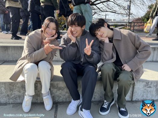 \u25e4#silentオフショット\u25e2  河原で雑談する想と湊斗と、通りがかった母・律子。  そんなシーンのオフショットをどうぞ  #silent #目黒蓮 #鈴鹿央士 #篠原涼子