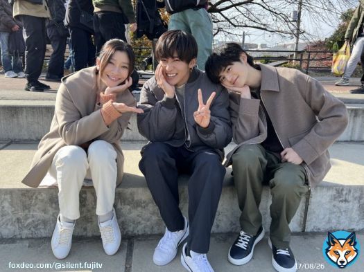 \u25e4#silentオフショット\u25e2  河原で雑談する想と湊斗と、通りがかった母・律子。  そんなシーンのオフショットをどうぞ  #silent #目黒蓮 #鈴鹿央士 #篠原涼子