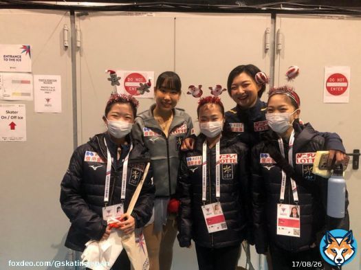 応援に来てくれたジュニア女子と一緒に #中井亜美 #三原舞依 #島田麻央 #坂本花織 #吉田陽菜 #グランプリファイナル2022 #GPFigure #フィギュアスケート