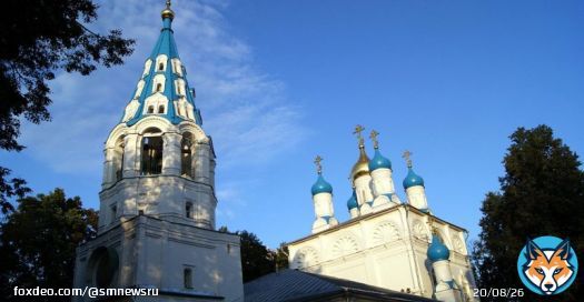 Вандалы закрасили плакаты с лицами святых у храма Петра и Павла в Лефортове  #вандал #Москва #храм