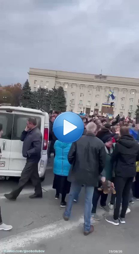 Видео: ВСУ в центре Херсона. Радостно вдвойне: за людей, которые наконец освободились от ненавистной оккупации, и потому что сегодня лично Путину нанесен очередной болезненный удар. Нельзя оккупировать чужие земли, бункерный дед