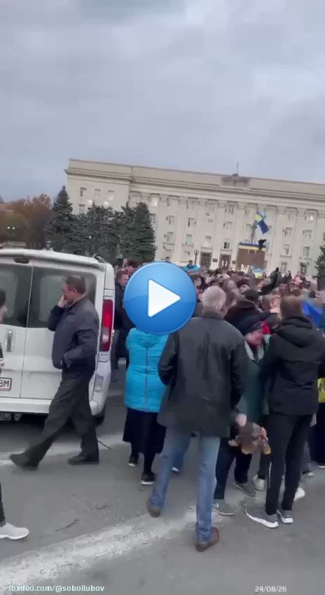 Видео: ВСУ в центре Херсона. Радостно вдвойне: за людей, которые наконец освободились от ненавистной оккупации, и потому что сегодня лично Путину нанесен очередной болезненный удар. Нельзя оккупировать чужие земли, бункерный дед