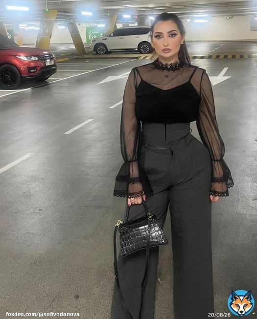 القميص الاسود من شي ان @shein_ar استخدمو كود الخصم ARSOFIA رقم المنتج 12700749 #sheinforall #sheincurve #sheinpartner #sheinoutfits #sheinramadansale