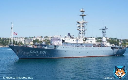 Министерство обороны РФ заявило, что в 300 км от временно оккупированного Севастополя был атакован разведывательный корабль Черноморского флота РФ Приазовье Россияне утверждают, что в ночь на 11 июня корабль отразил атаку шести неизвестных морских беспилотников.